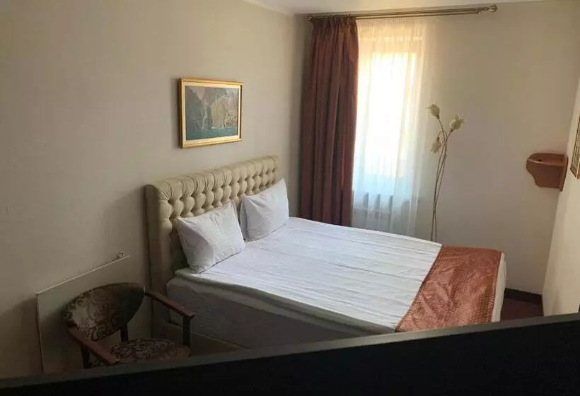 Hotelli готельна ресторація україночка