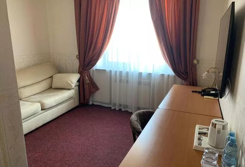 Hotelli готельна ресторація україночка