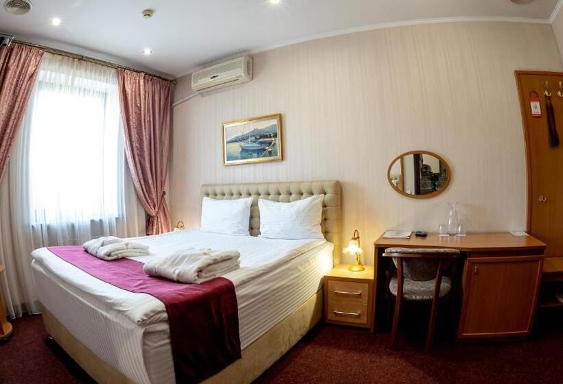 فندق готельна ресторація україночка