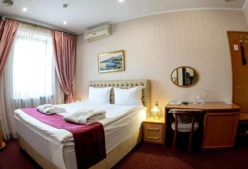 Hotelli готельна ресторація україночка