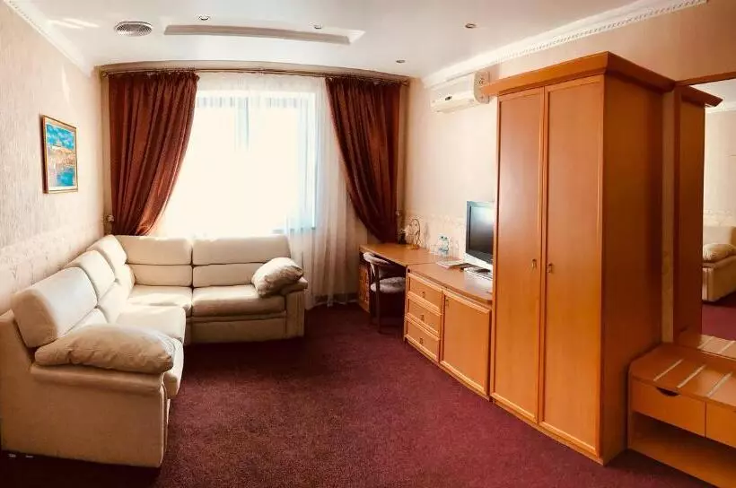 Hotelli готельна ресторація україночка