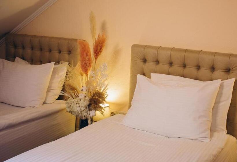 فندق готельна ресторація україночка