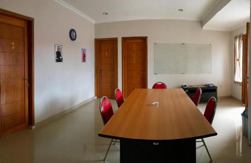 בית מלון כפרי Persada Bombana