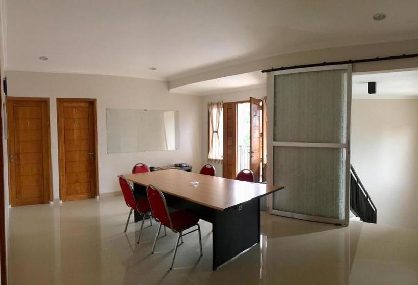 בית מלון כפרי Persada Bombana