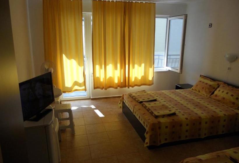 ペンション Guest House Tania