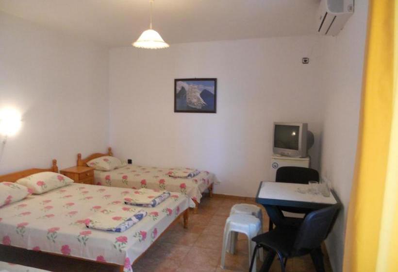 ペンション Guest House Tania