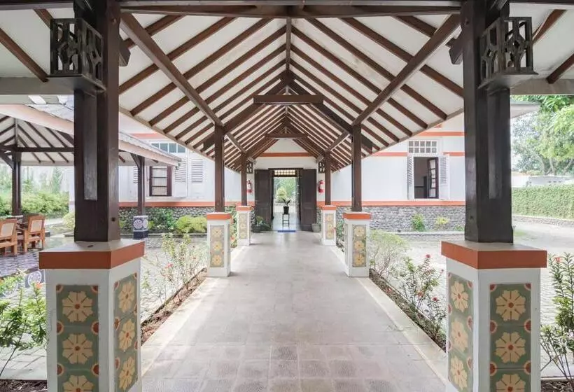 پانسیون Reddoorz Syariah @ Kolonial Guest House