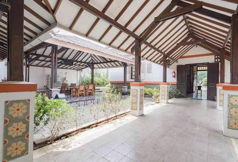 پانسیون Reddoorz Syariah @ Kolonial Guest House