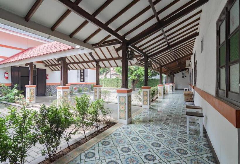 פנסיון Reddoorz Syariah @ Kolonial Guest House