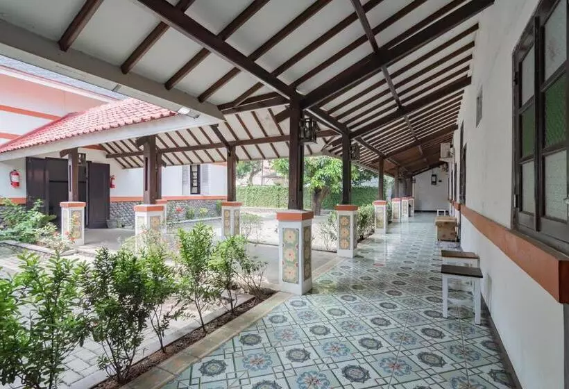 پانسیون Reddoorz Syariah @ Kolonial Guest House