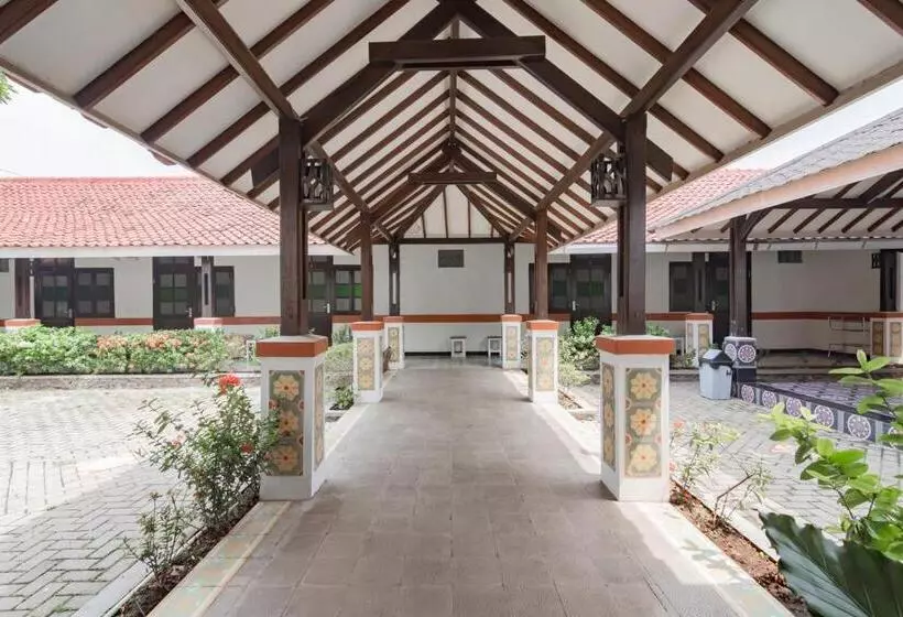 پانسیون Reddoorz Syariah @ Kolonial Guest House