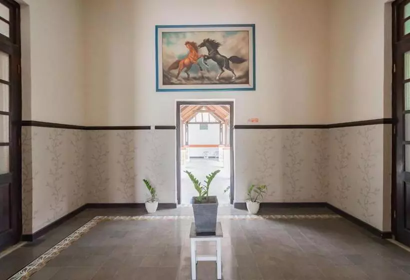 پانسیون Reddoorz Syariah @ Kolonial Guest House