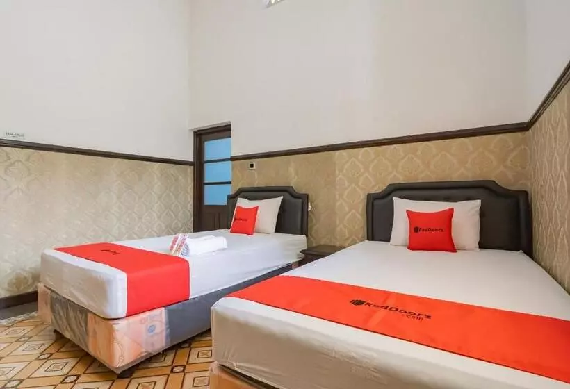 پانسیون Reddoorz Syariah @ Kolonial Guest House