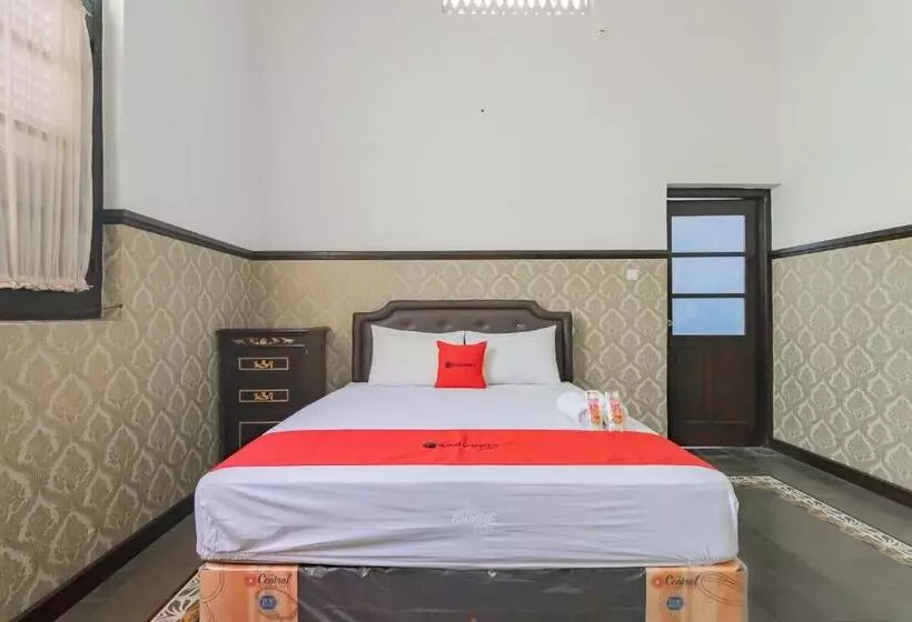پانسیون Reddoorz Syariah @ Kolonial Guest House