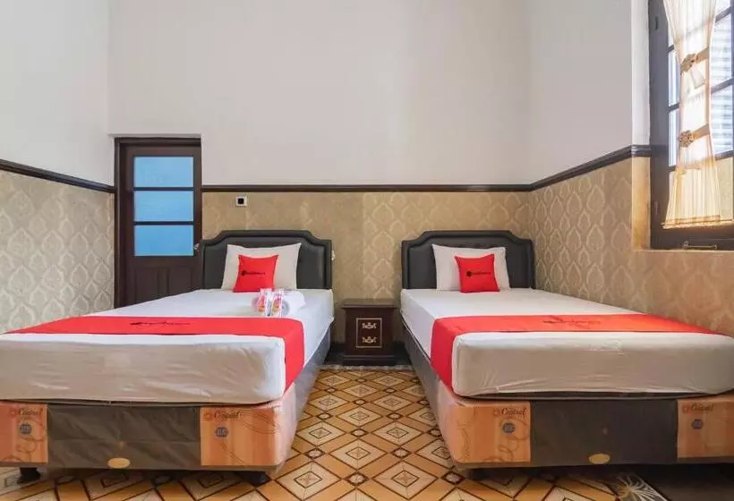 پانسیون Reddoorz Syariah @ Kolonial Guest House