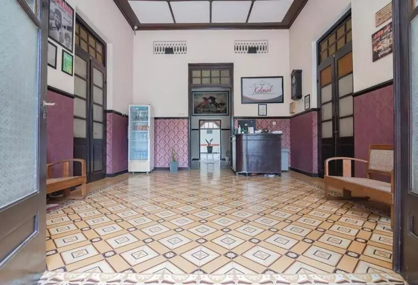 پانسیون Reddoorz Syariah @ Kolonial Guest House