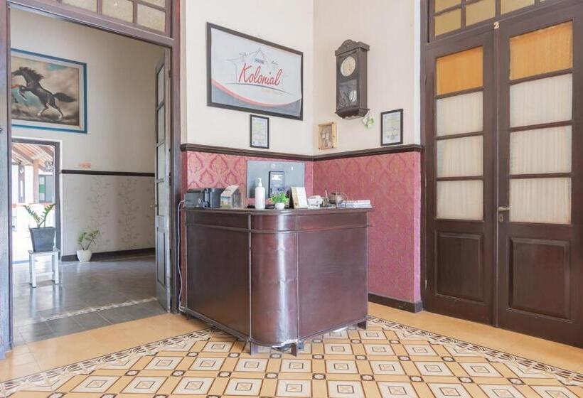 פנסיון Reddoorz Syariah @ Kolonial Guest House