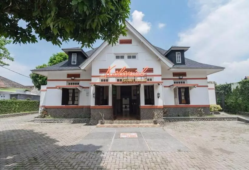 پانسیون Reddoorz Syariah @ Kolonial Guest House