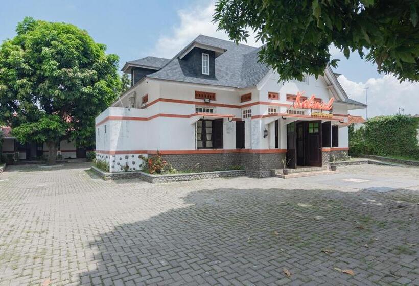 פנסיון Reddoorz Syariah @ Kolonial Guest House