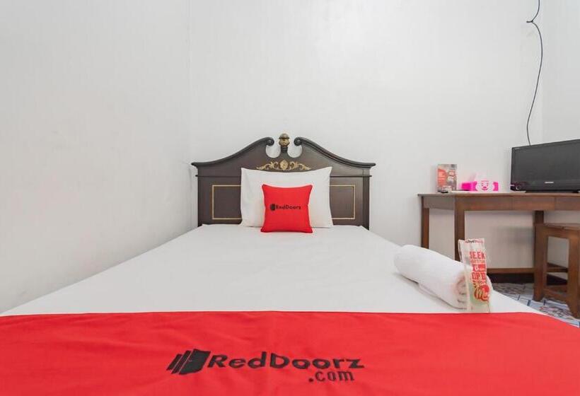 פנסיון Reddoorz Syariah @ Kolonial Guest House