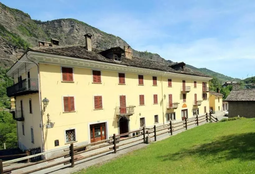 Hotelli Col Du Mont