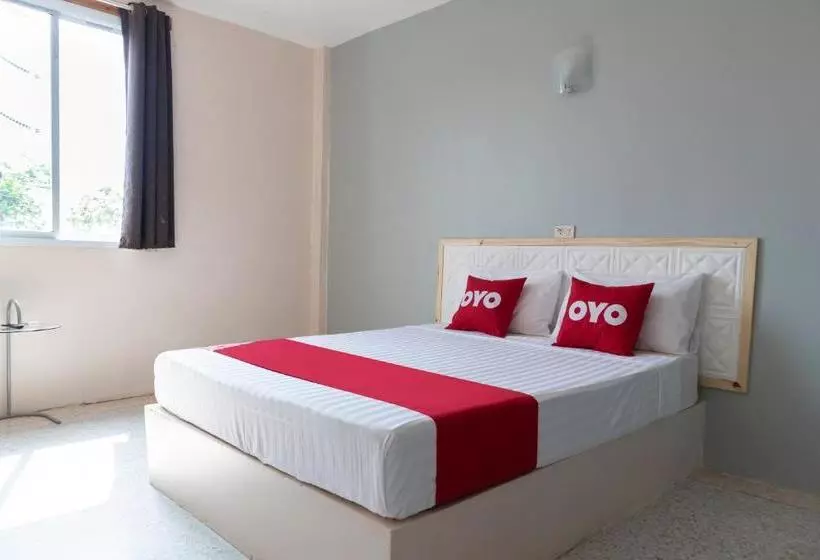 Hotelli Oyo 674 Greenery Home