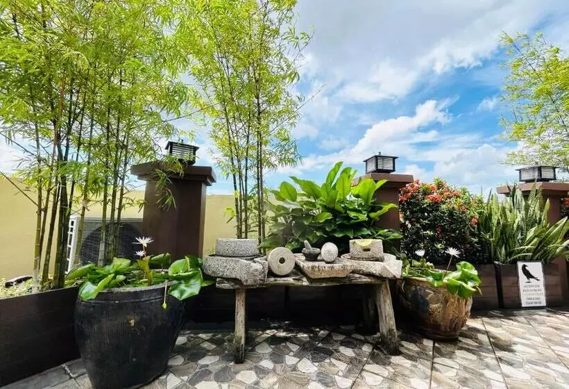 Hotelli Pontian Garden