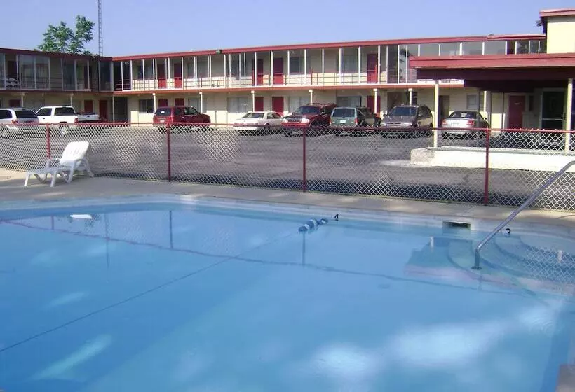 Motelli Norton Shores Inn