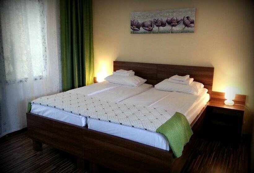 بنسيون Cazare La Troita