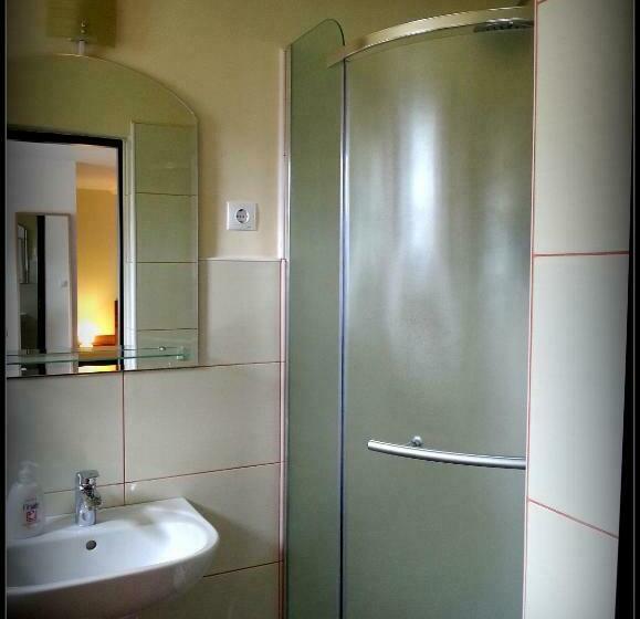 بنسيون Cazare La Troita