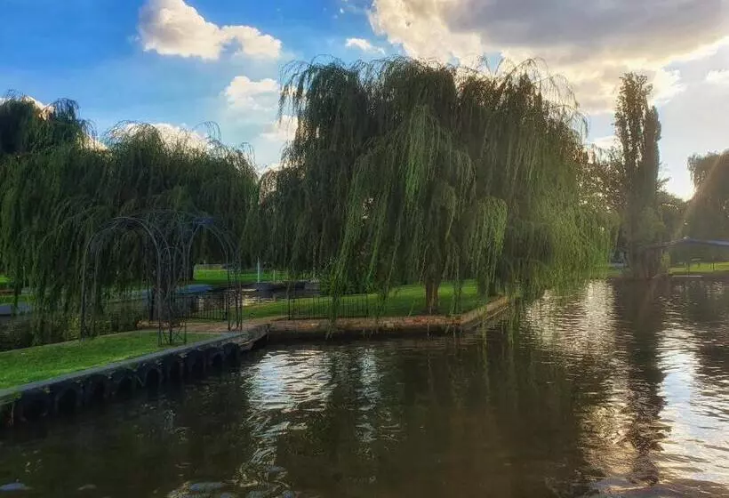 Majatalo Clivia Lodge