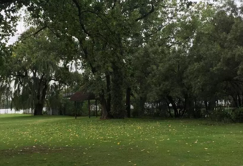 Majatalo Clivia Lodge