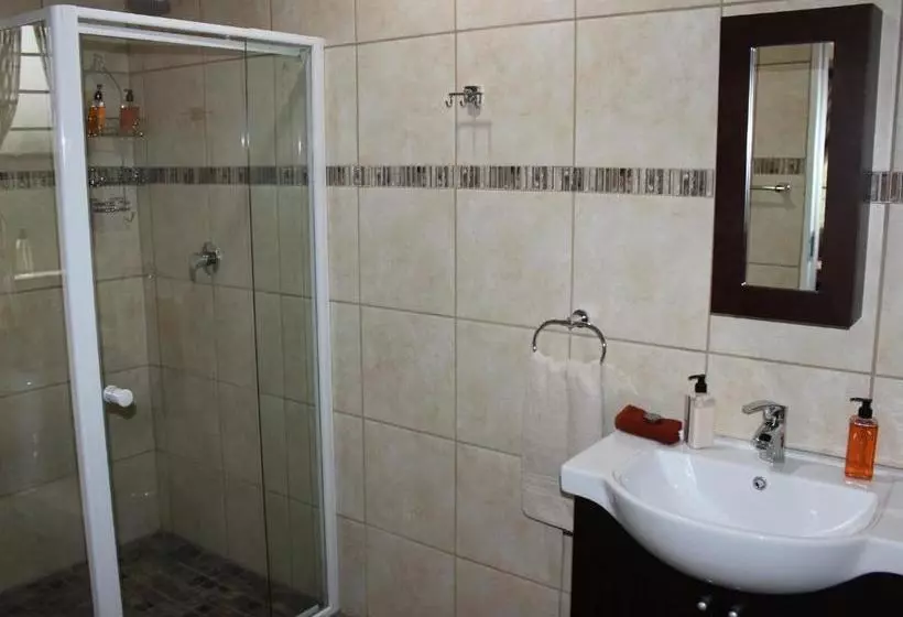 Majatalo Waterfront Guest House