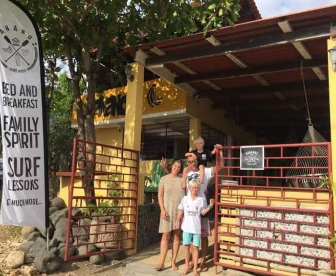 تختخواب و صبحانه Bananoz Surfhouse