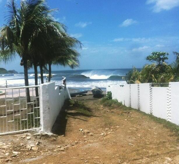 تختخواب و صبحانه Bananoz Surfhouse