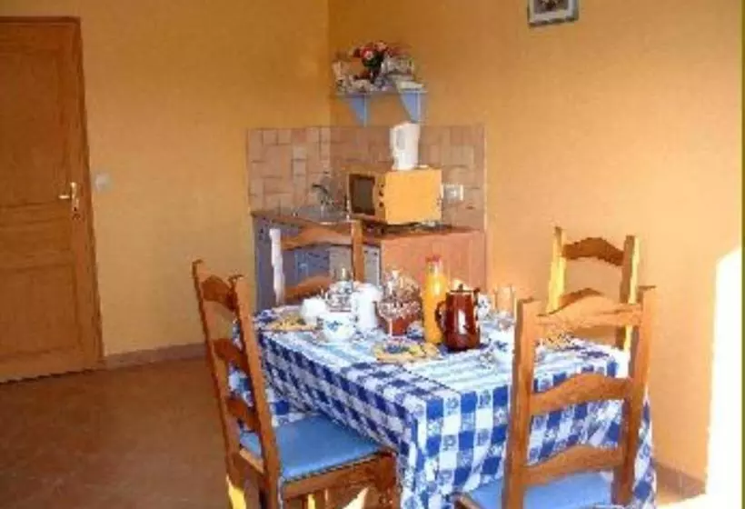 Aamiaismajoitus (B&B) La Vallée Des Trois Monts