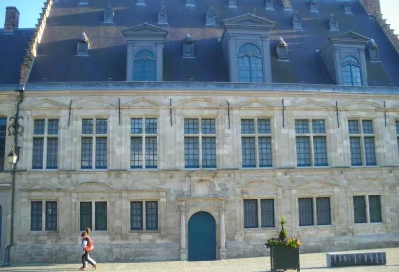 Aamiaismajoitus (B&B) La Vallée Des Trois Monts