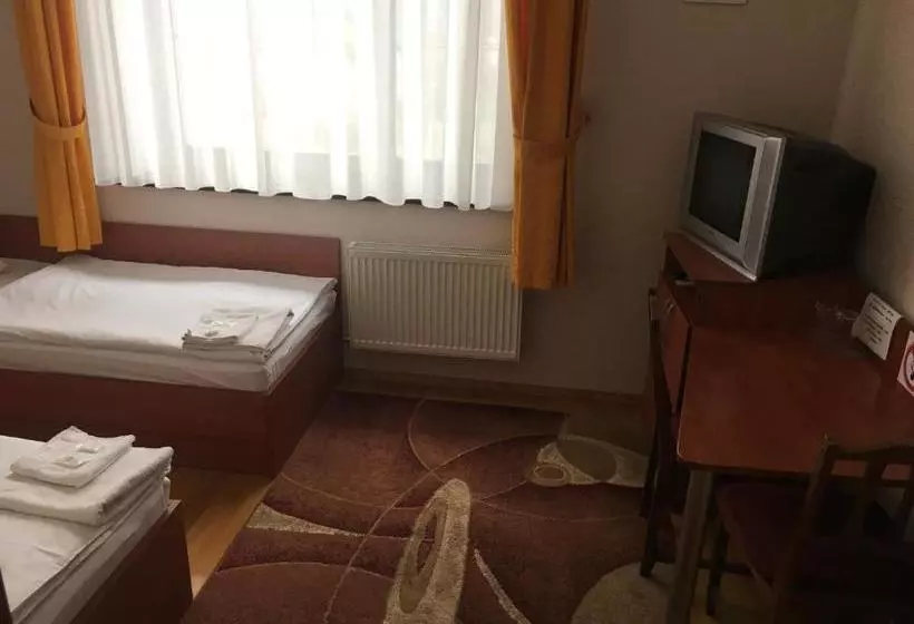 هتل готель леон