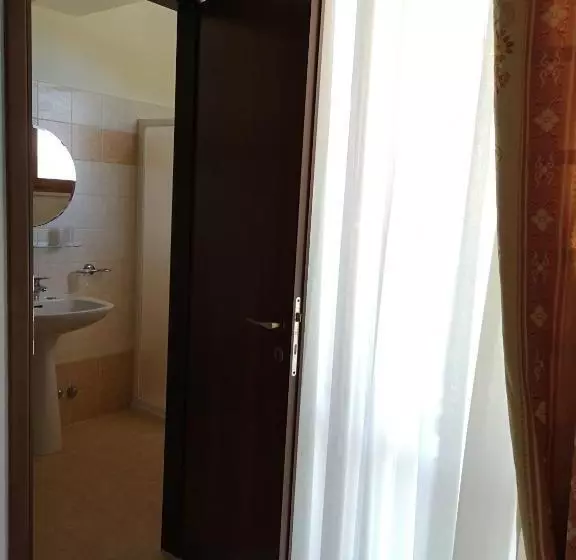 ホテル Balcone Sul Metauro