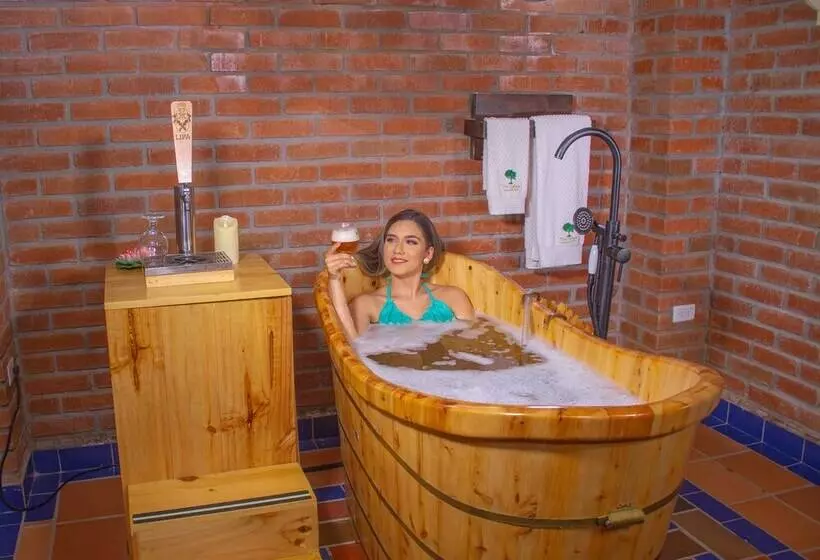 Hotelli Casa Bohemia   Resort De Cerveza Y Vino