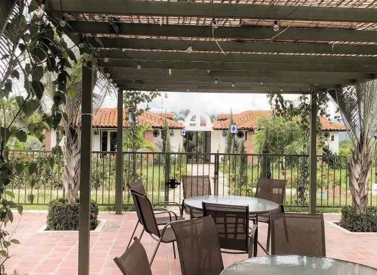 Hotelli Casa Bohemia   Resort De Cerveza Y Vino