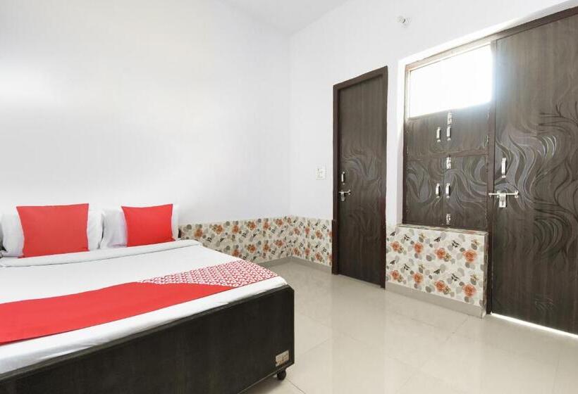 호텔 Oyo 49899 Pardeep Palace