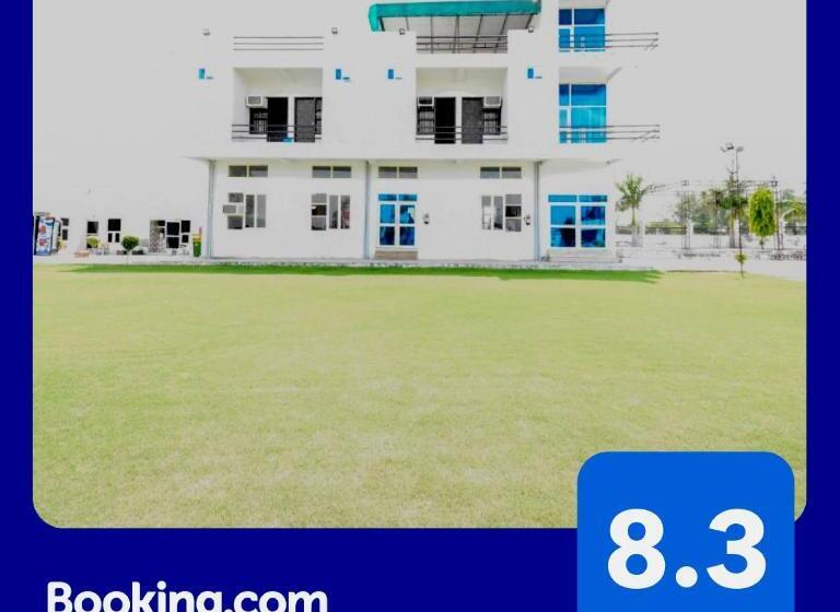 호텔 Oyo 49899 Pardeep Palace