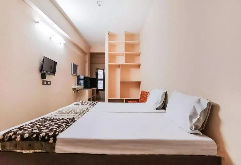 ホテル Spot On 46039 Tarangini Residency