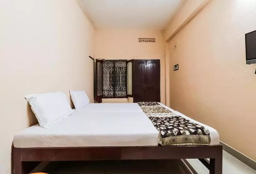 ホテル Spot On 46039 Tarangini Residency