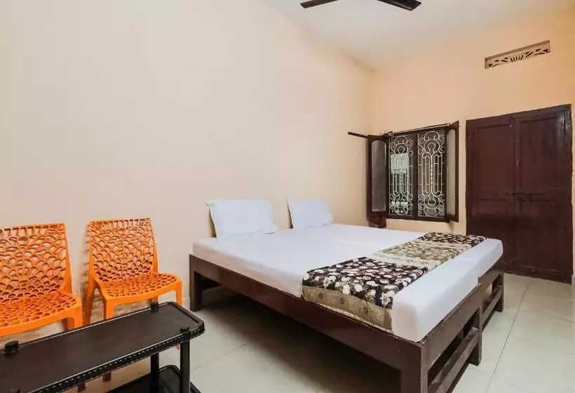 ホテル Spot On 46039 Tarangini Residency