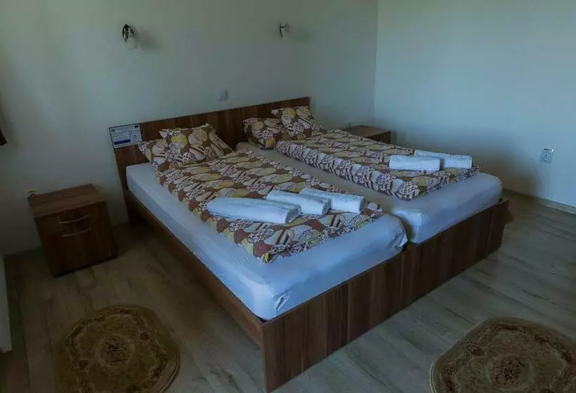 پانسیون Casa Albă  Fehér Ház