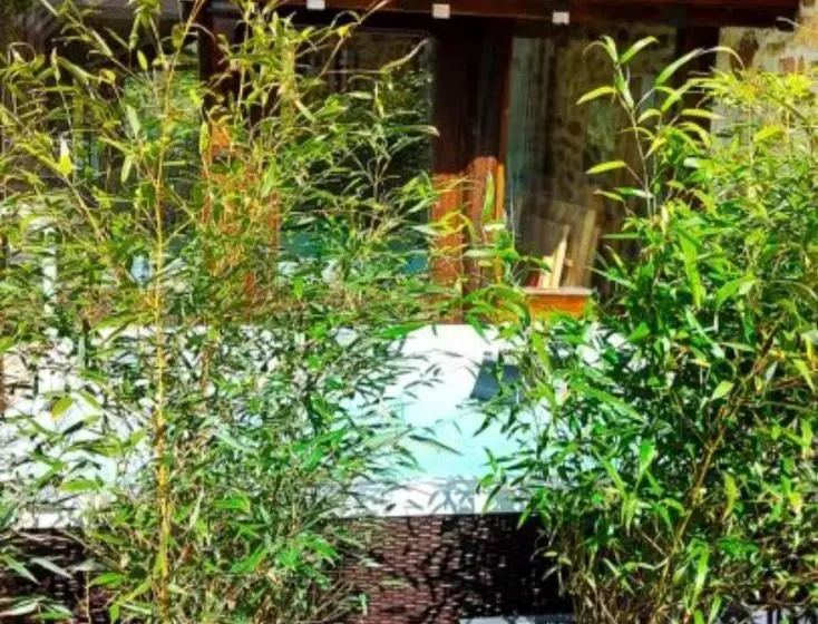 ベッドアンドブレックファースト Les 3 Roses