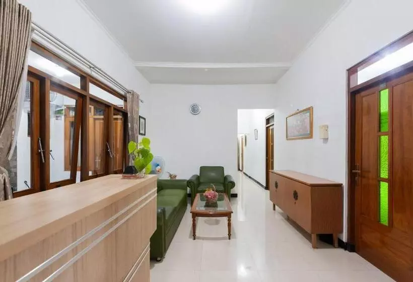 Hotelli House Of M Bogor Mitra Reddoorz