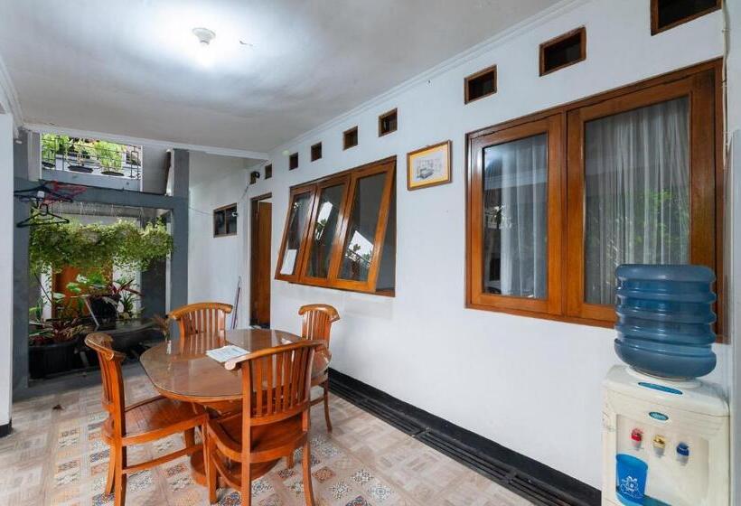 בית מלון כפרי House Of M Bogor Mitra Reddoorz